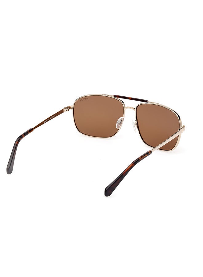 GUESS Unisex UV Protection Navigator Sunglasses - GU521032E62 - Lens Size 62 Mm - Image 5